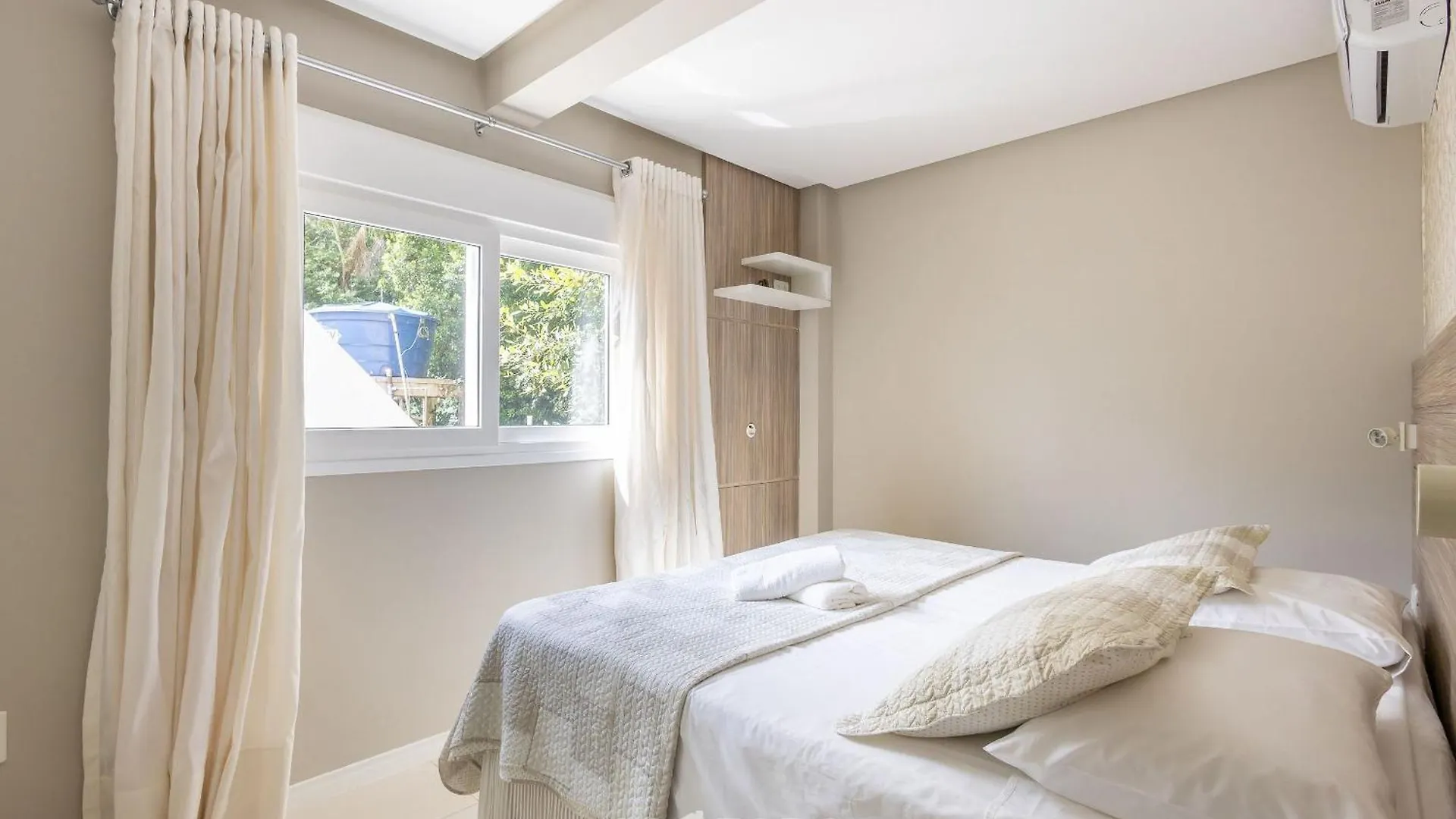 Apartamento Apto Vista Mar C/ Churrasq. Em Bombinhas - Lga0201